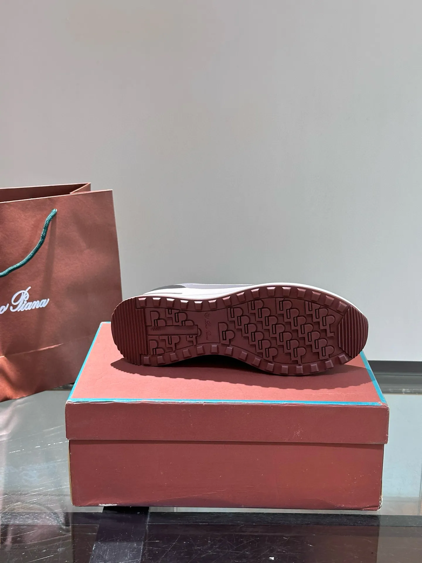 Factory price: 540💰Loro men's shoes💰iana niche Loro classic jogging shoes, men's lace-up casual shoes and sneakers, high-quality lightweight and comfortable fabrics, suitable for outdoor leisure, the color scheme is young and energetic, and it looks great with sportswear or casual suits! Size: 39-45 (38, 46 customized)